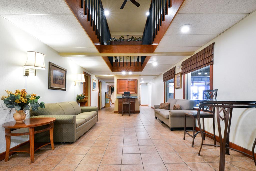 Days Inn & Suites By Wyndham Wisconsin Dells Extérieur photo
