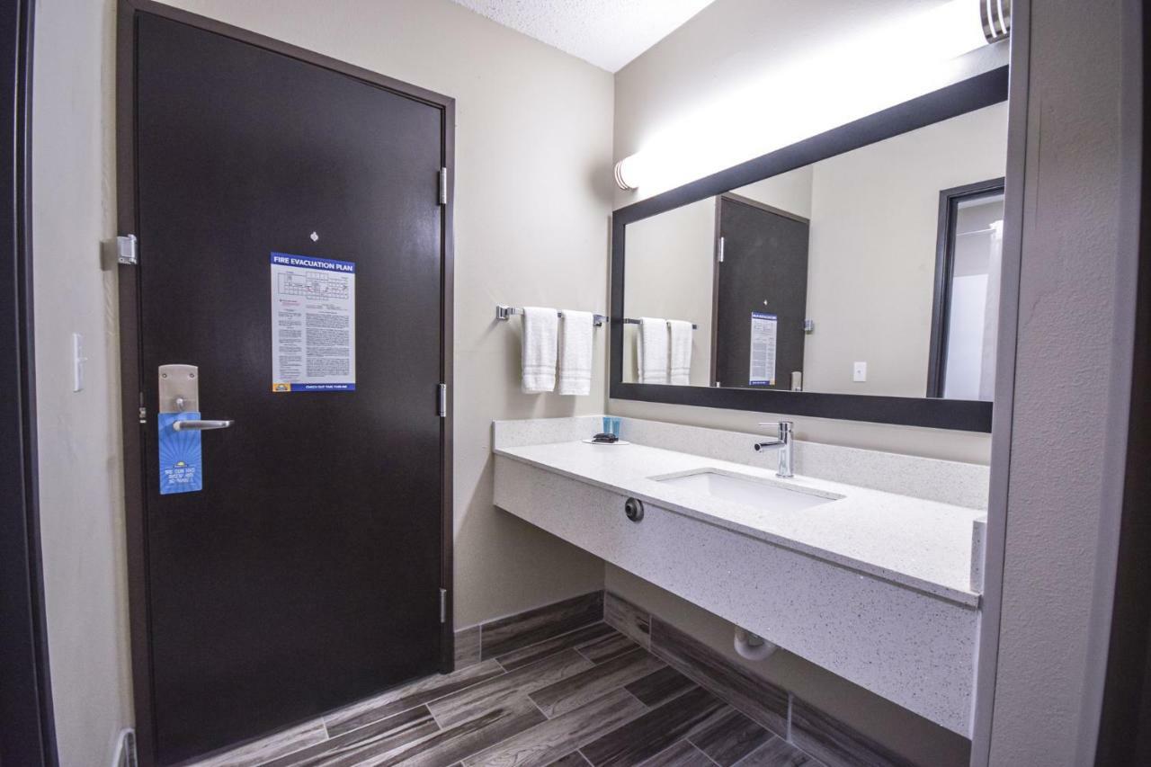Days Inn & Suites By Wyndham Wisconsin Dells Extérieur photo